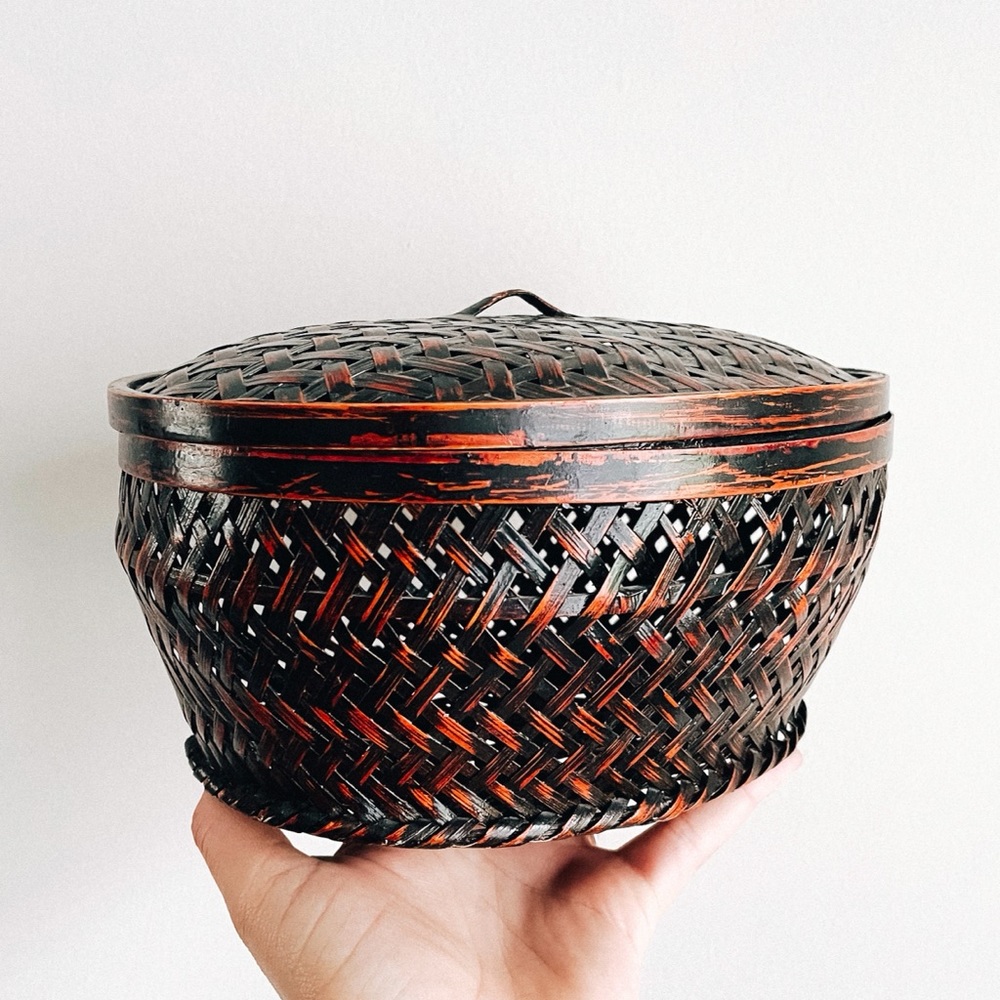 Small rattan basket with lid